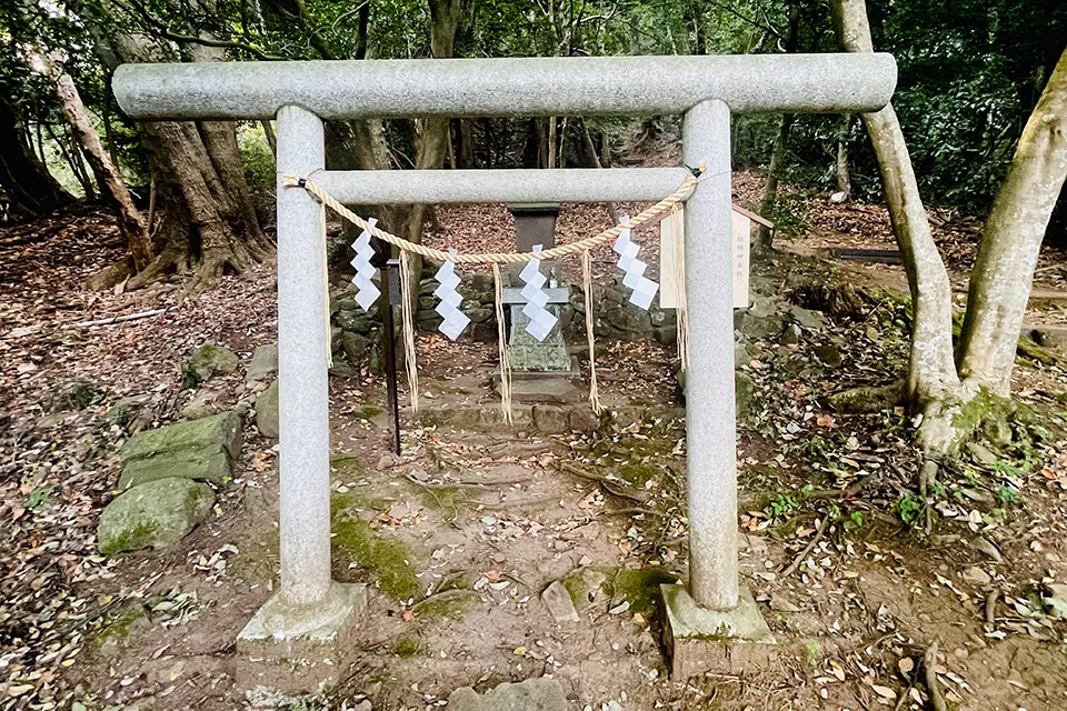 結明神本社