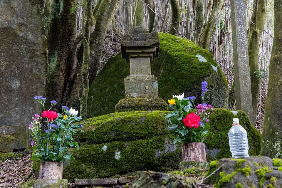 末代上人の宝篋印塔